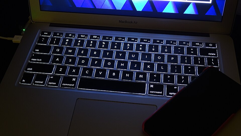 Apple MacBook Air 13" (M3, 16GB, 256GB)